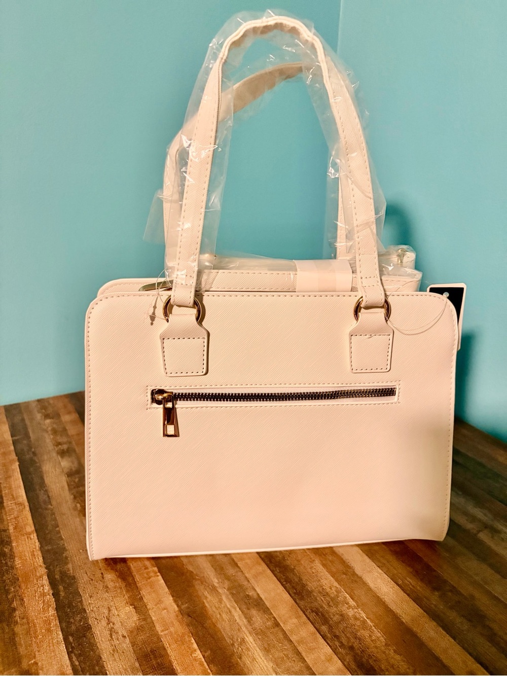 XOXO White Structured Satchel with Gold Chain Detail and Crossbody Strap. NWT! - Picture 4 of 7